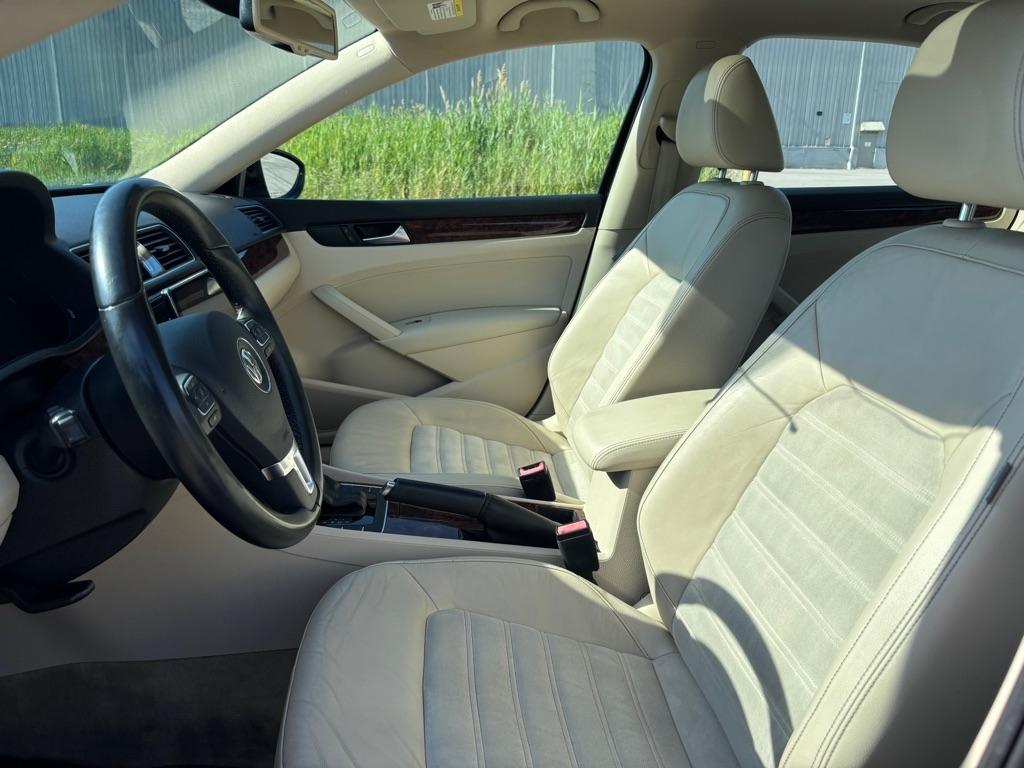 Volkswagen Passat 2.5L SEL 2012