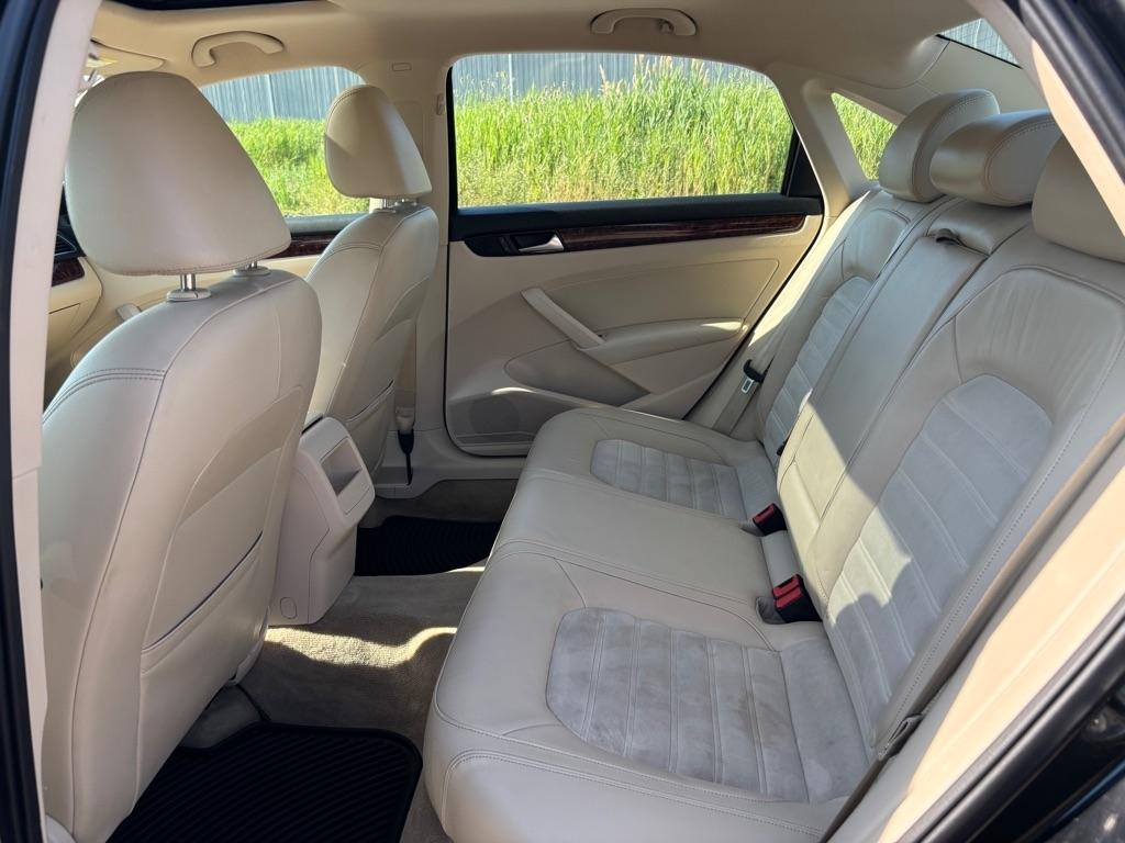 Volkswagen Passat 2.5L SEL 2012