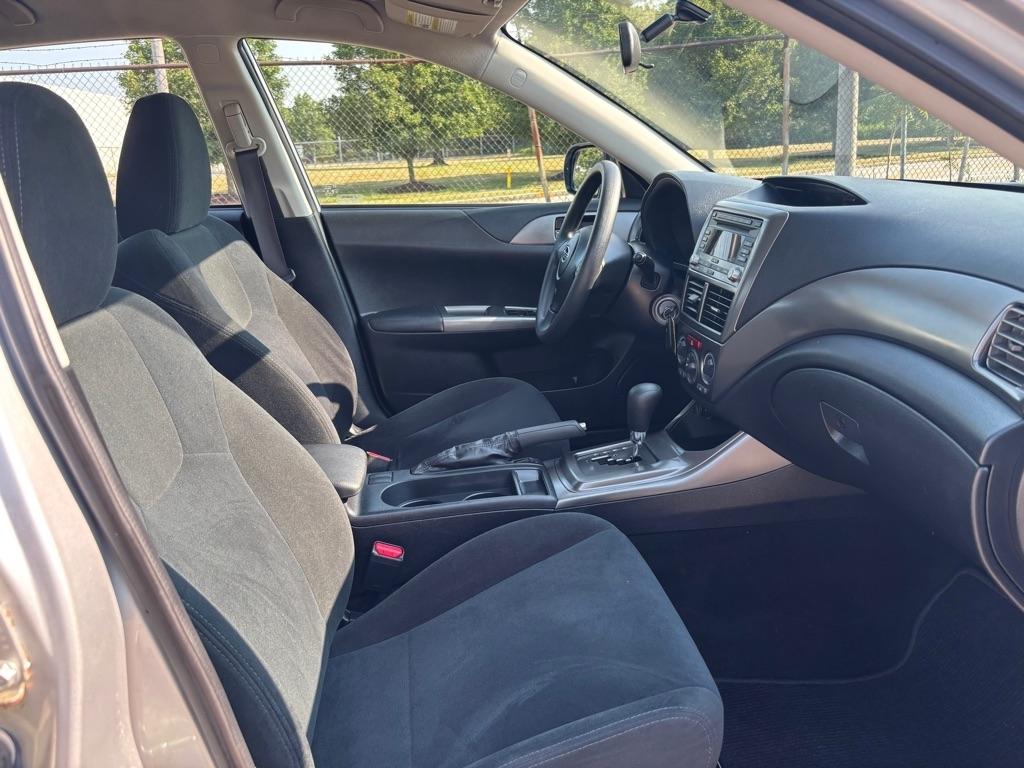 Subaru Impreza 2.5i 5-door 2011