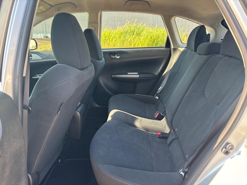Subaru Impreza 2.5i 5-door 2011