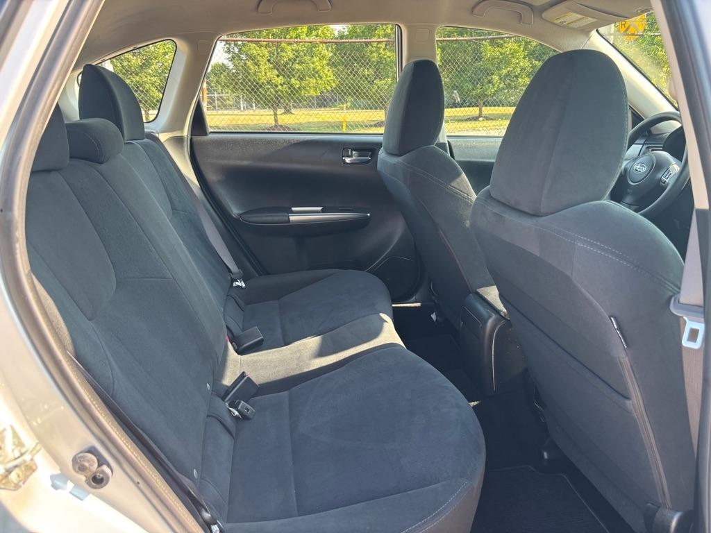 Subaru Impreza 2.5i 5-door 2011