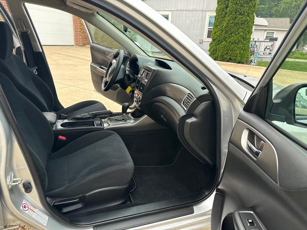 Subaru Impreza 2.5i 5-door 2011