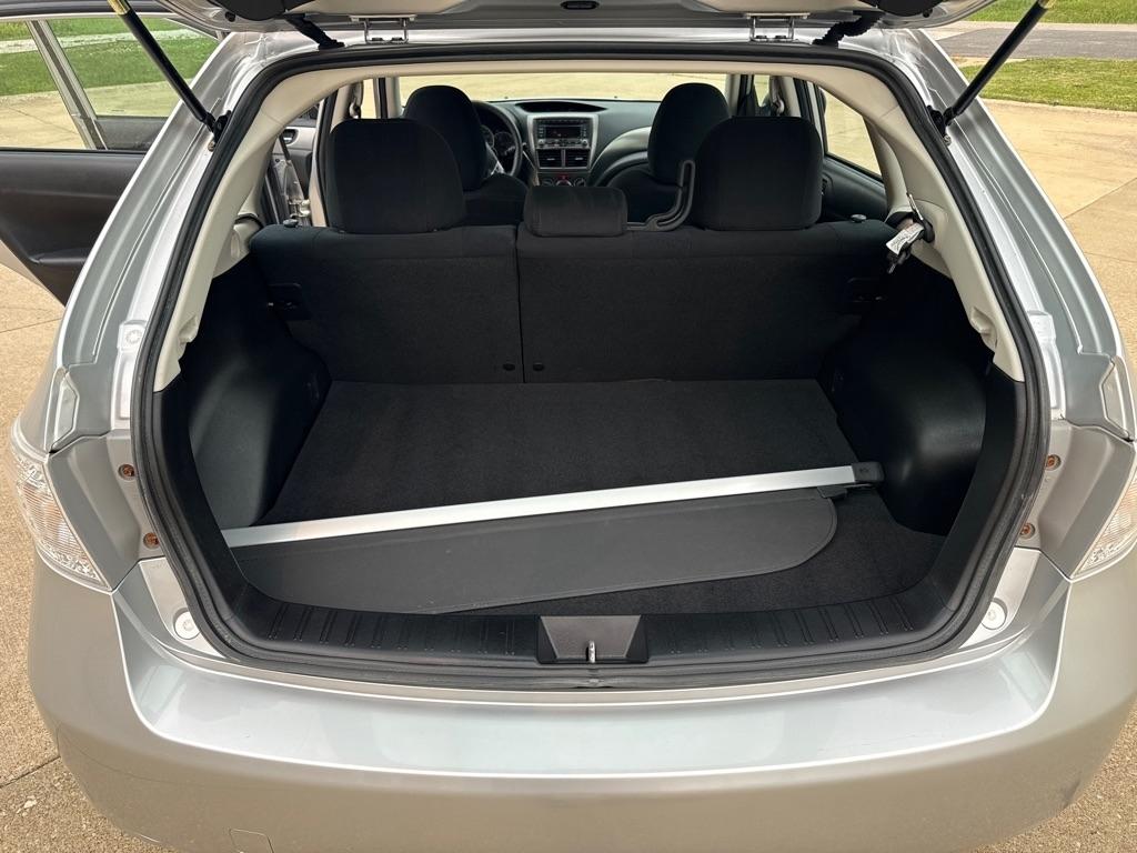 Subaru Impreza 2.5i 5-door 2011