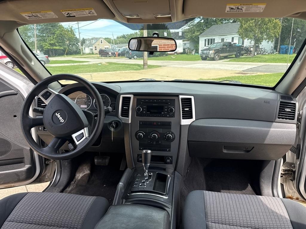 Jeep Grand Cherokee Laredo 4WD 2010