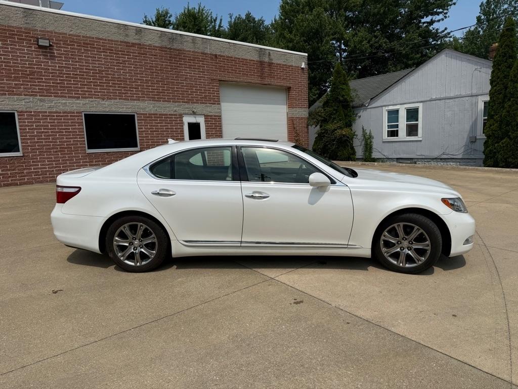 Lexus LS 460 Luxury Sedan 2008