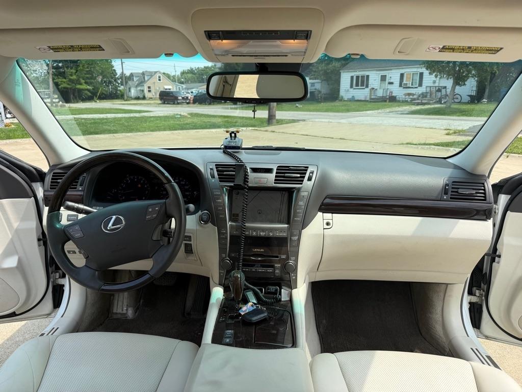 Lexus LS 460 Luxury Sedan 2008