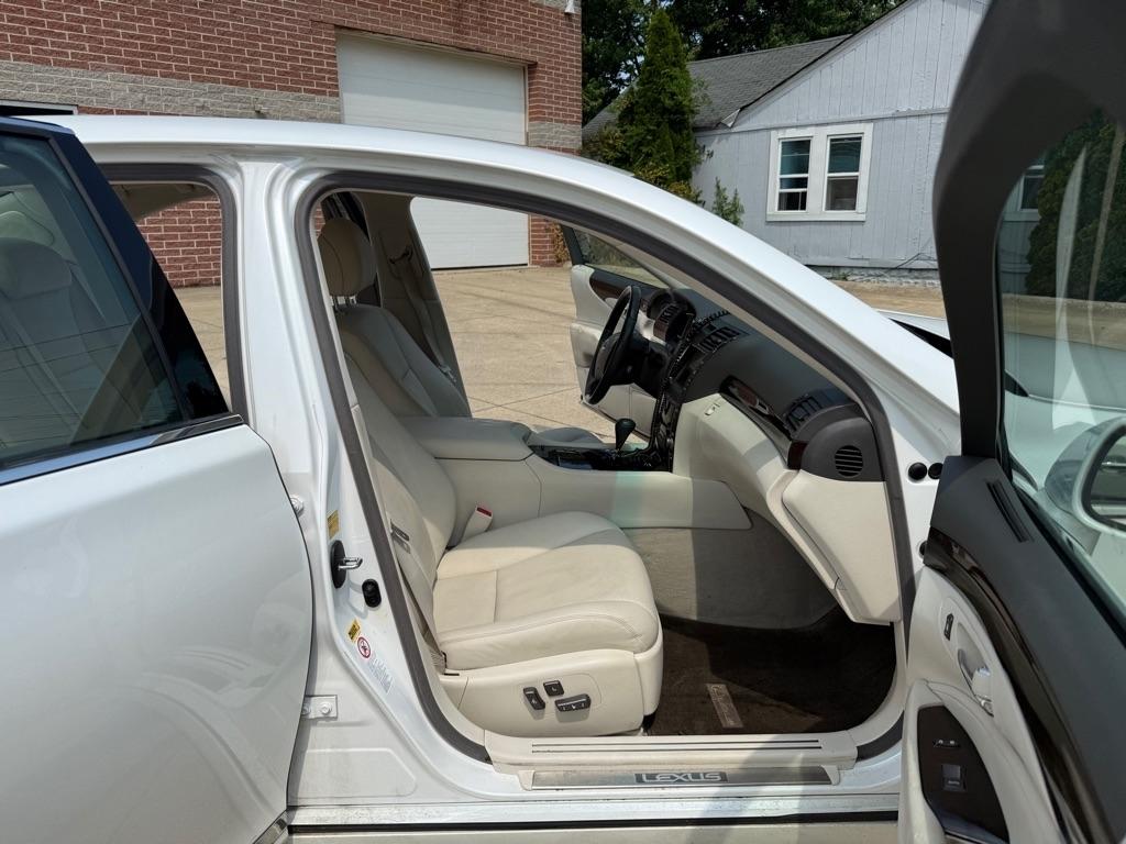 Lexus LS 460 Luxury Sedan 2008