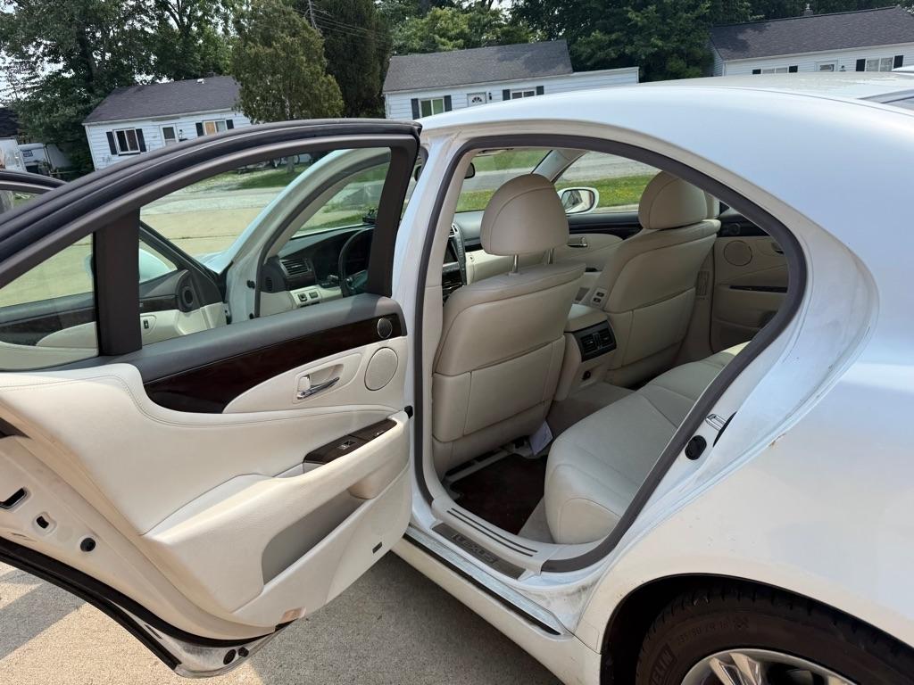 Lexus LS 460 Luxury Sedan 2008