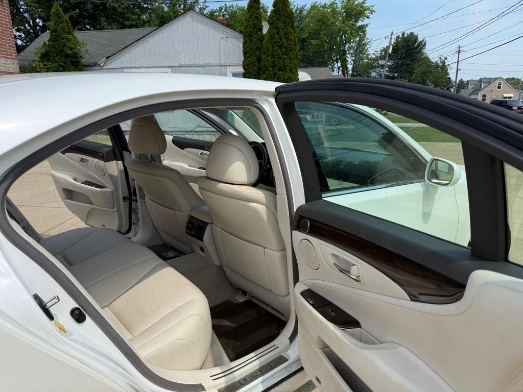 Lexus LS 460 Luxury Sedan 2008