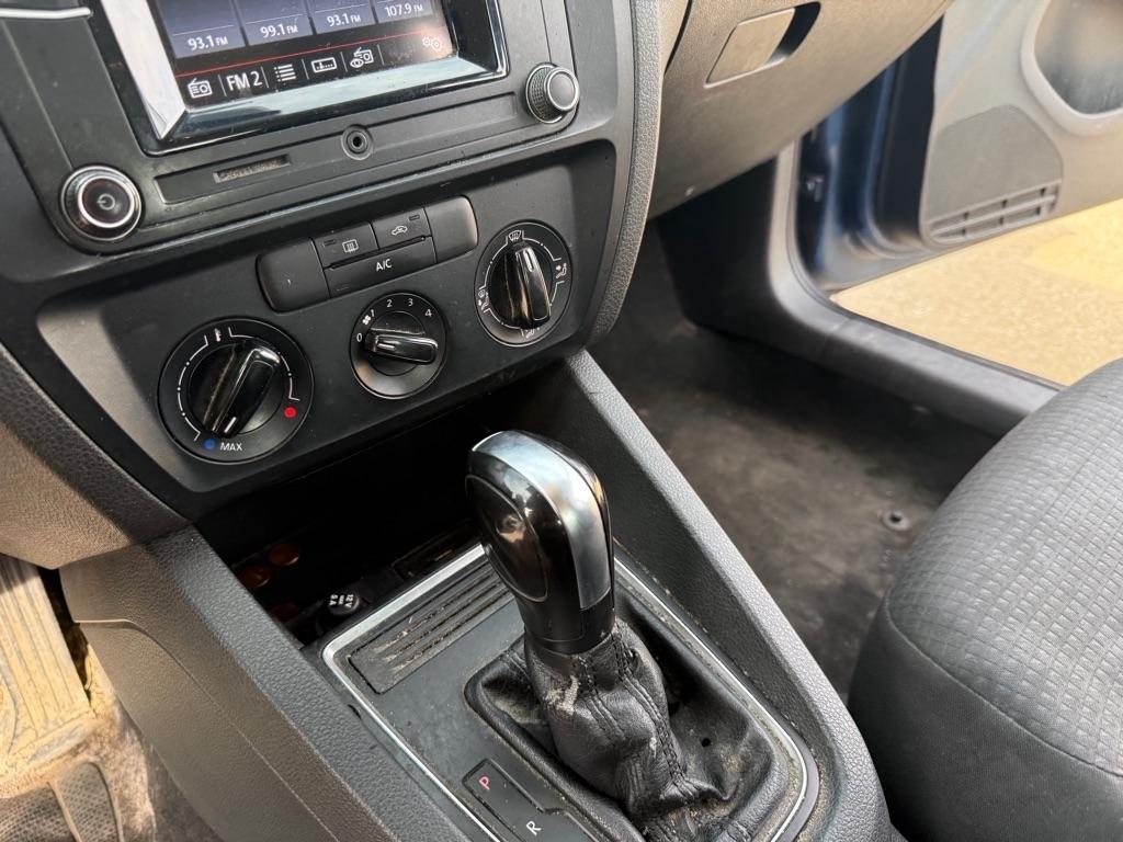 Volkswagen Jetta 1.4T S 6A 2016