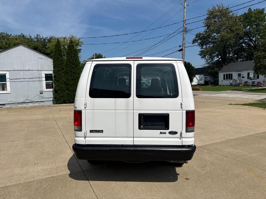 Ford Econoline E-150 2009
