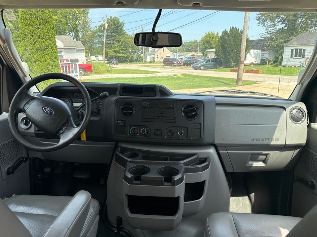 Ford Econoline E-150 2009