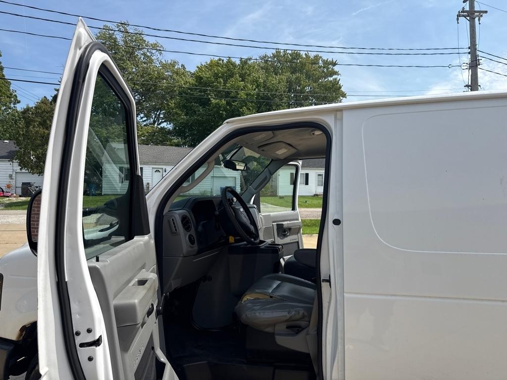 Ford Econoline E-150 2009