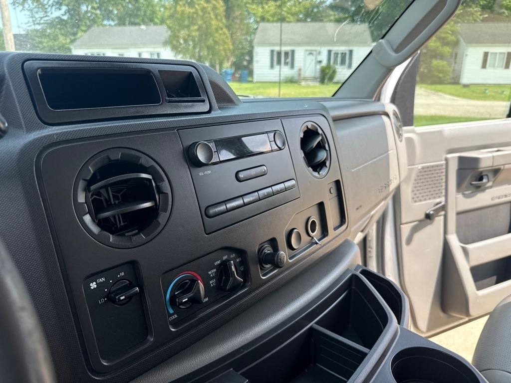 Ford Econoline E-150 2009