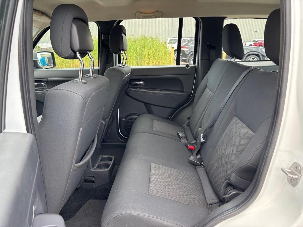 Jeep Liberty Sport 2WD 2012