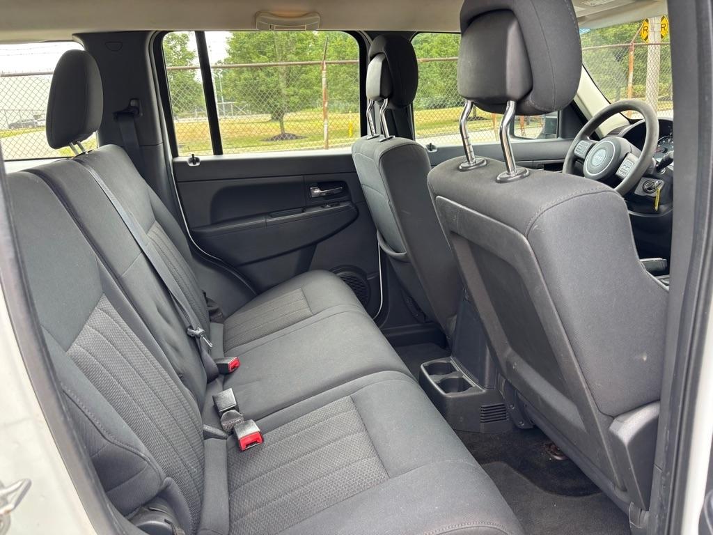 Jeep Liberty Sport 2WD 2012