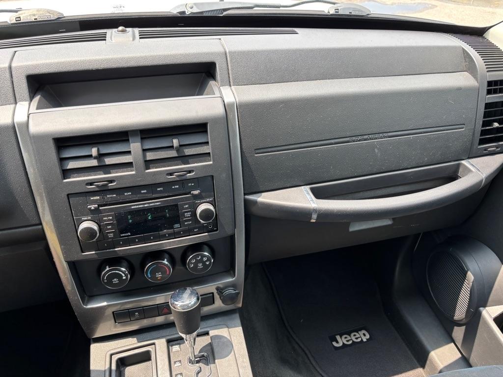 Jeep Liberty Sport 2WD 2012