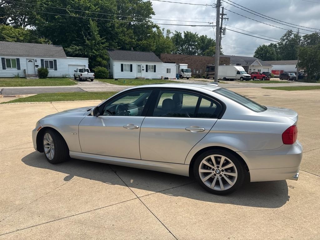 BMW 3-Series 328i 2011