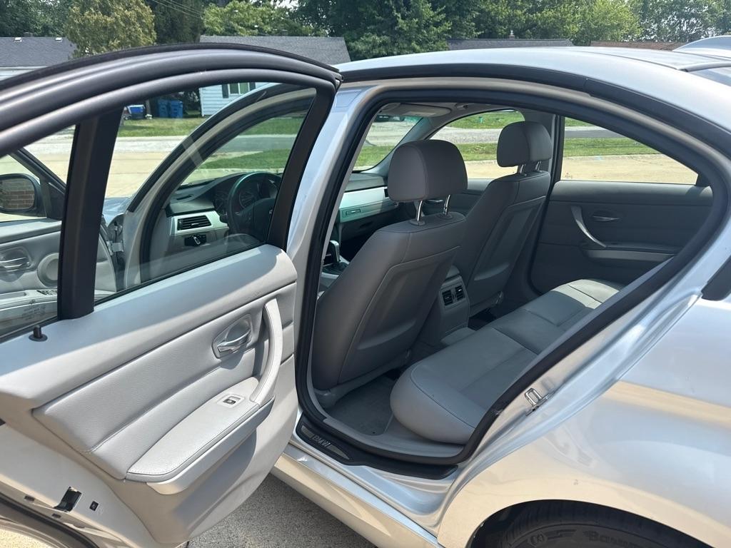 BMW 3-Series 328i 2011