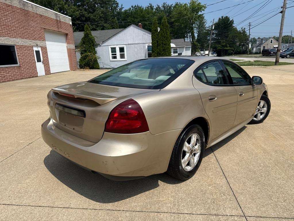 Pontiac Grand Prix Base 2005