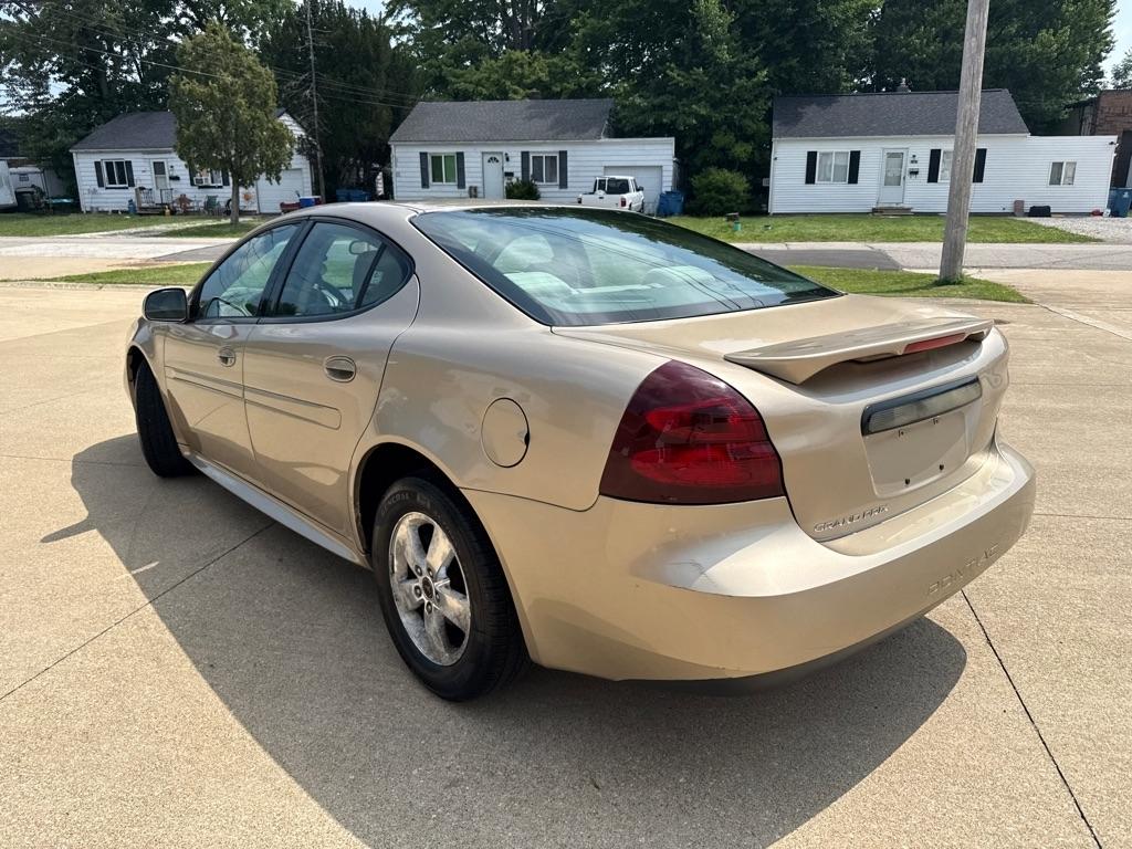 Pontiac Grand Prix Base 2005