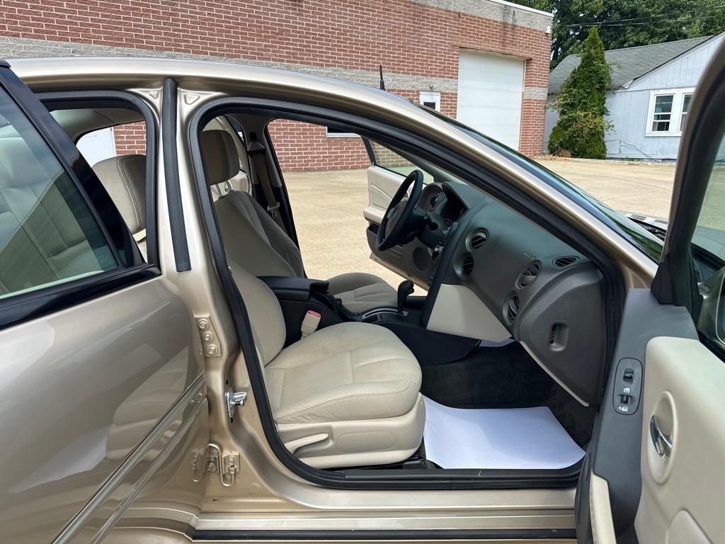 Pontiac Grand Prix Base 2005