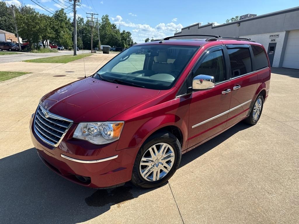Chrysler Town & Country Limited 2010