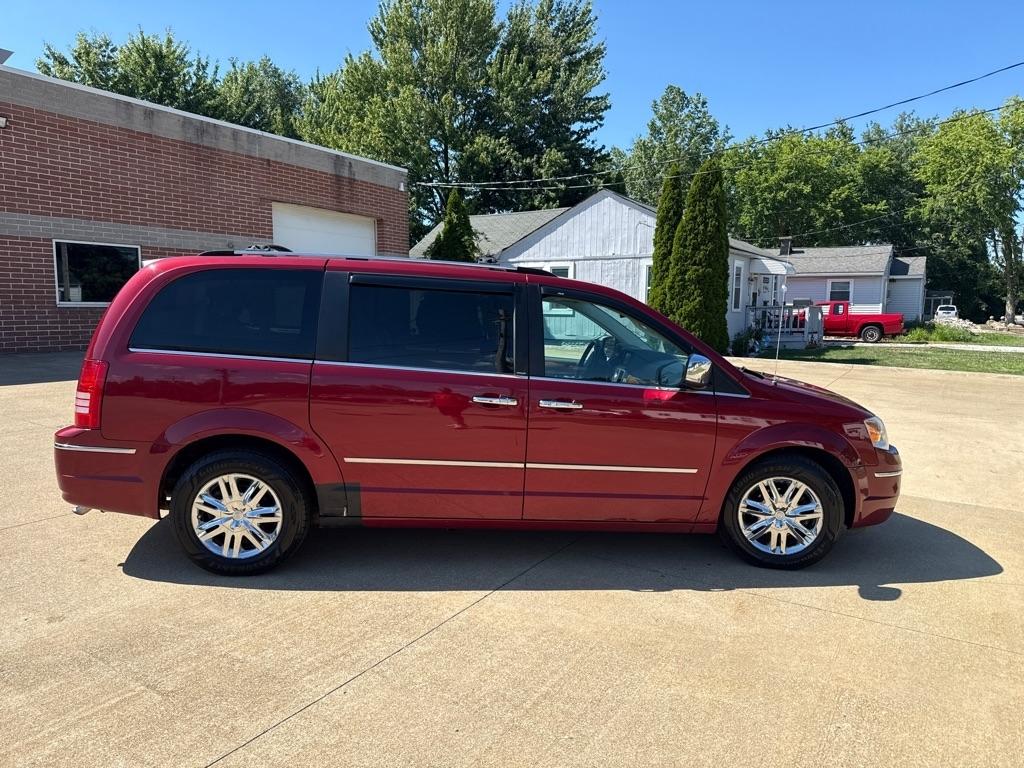 Chrysler Town & Country Limited 2010