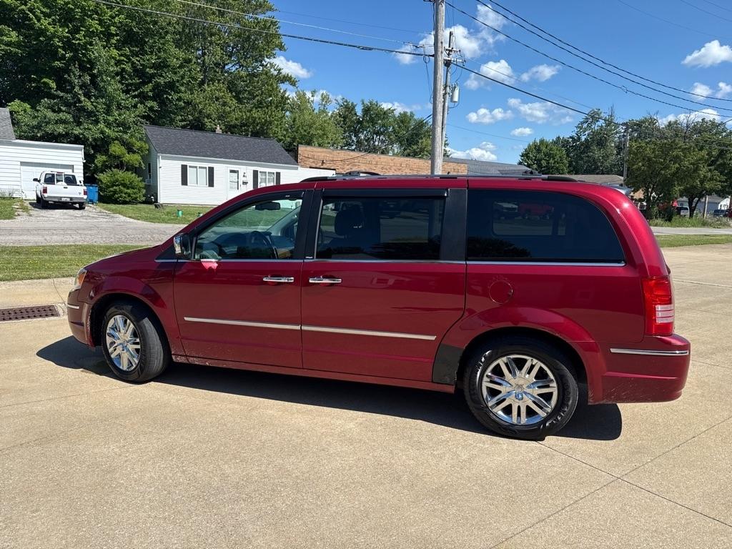 Chrysler Town & Country Limited 2010