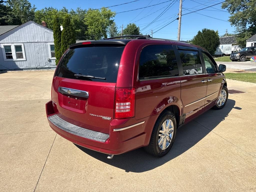 Chrysler Town & Country Limited 2010