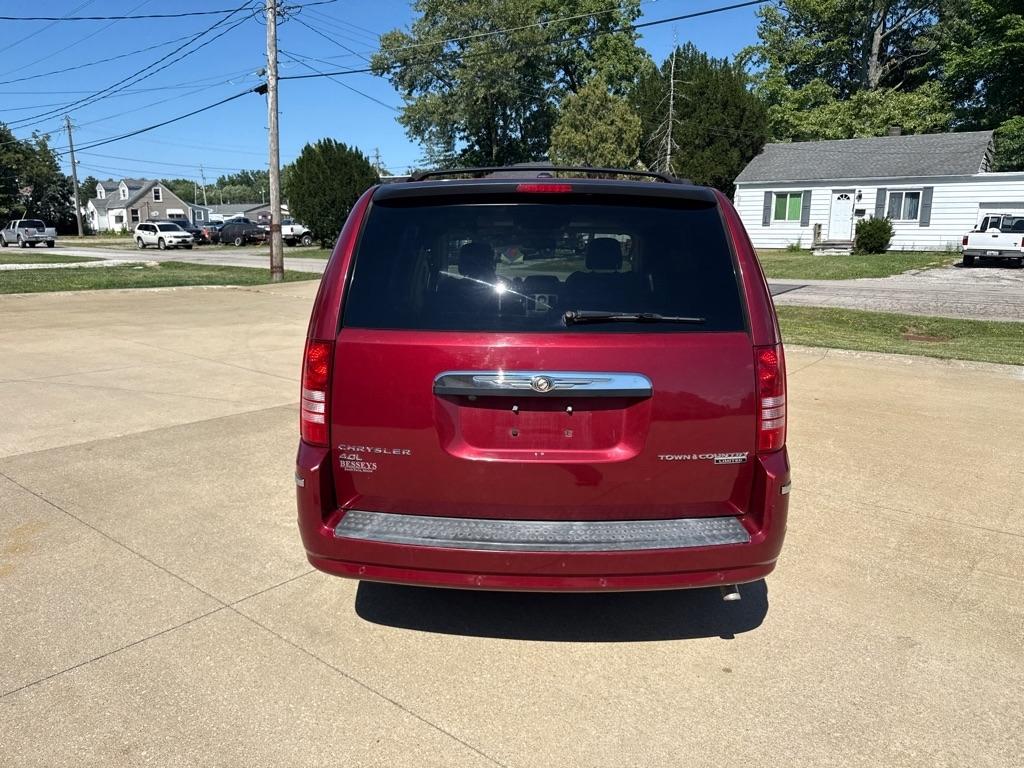 Chrysler Town & Country Limited 2010