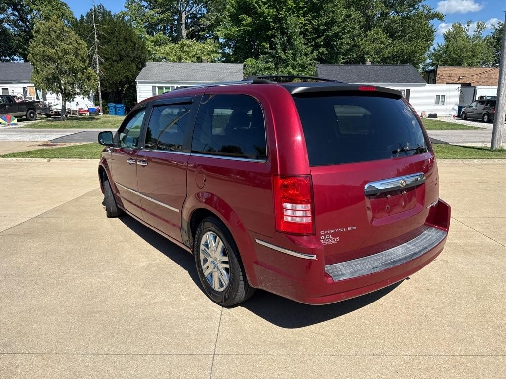 Chrysler Town & Country Limited 2010
