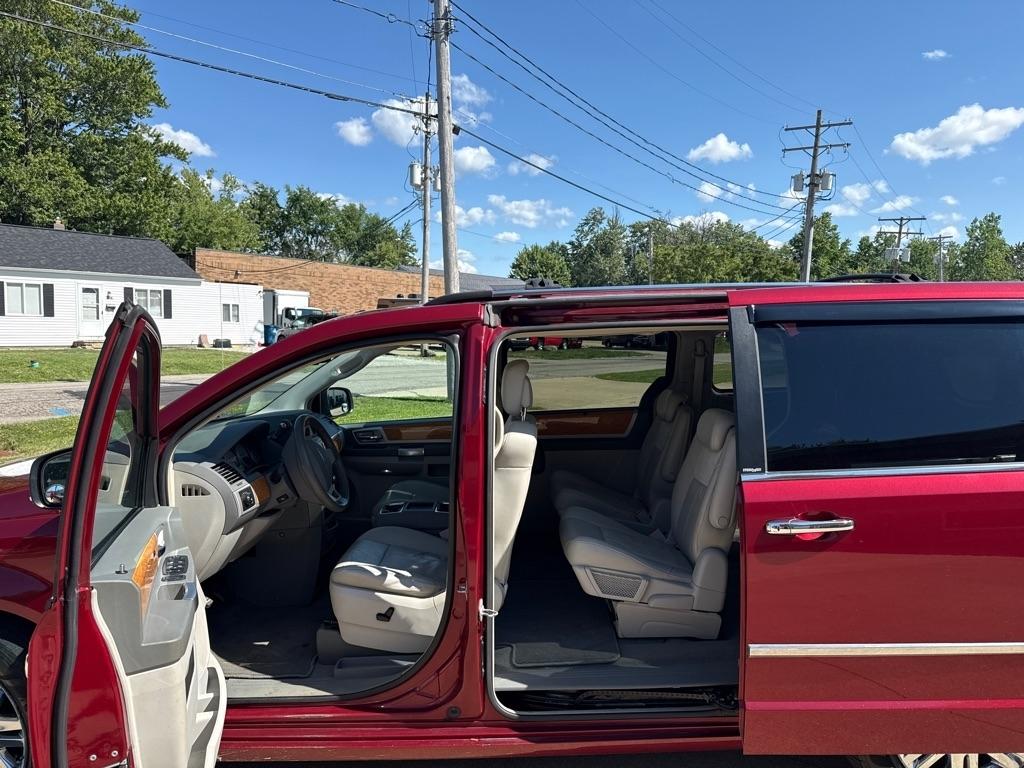Chrysler Town & Country Limited 2010