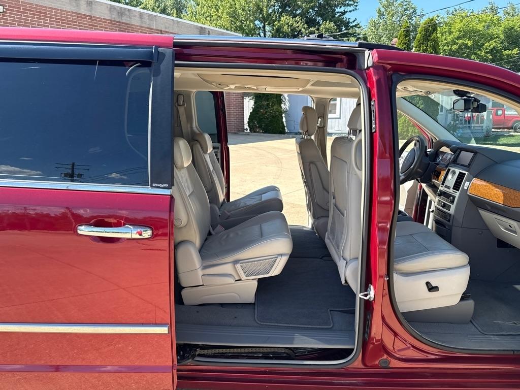 Chrysler Town & Country Limited 2010