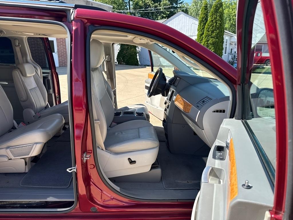 Chrysler Town & Country Limited 2010