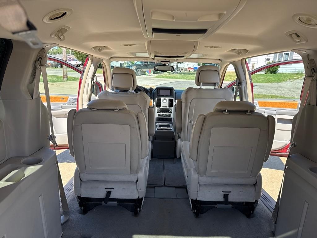 Chrysler Town & Country Limited 2010