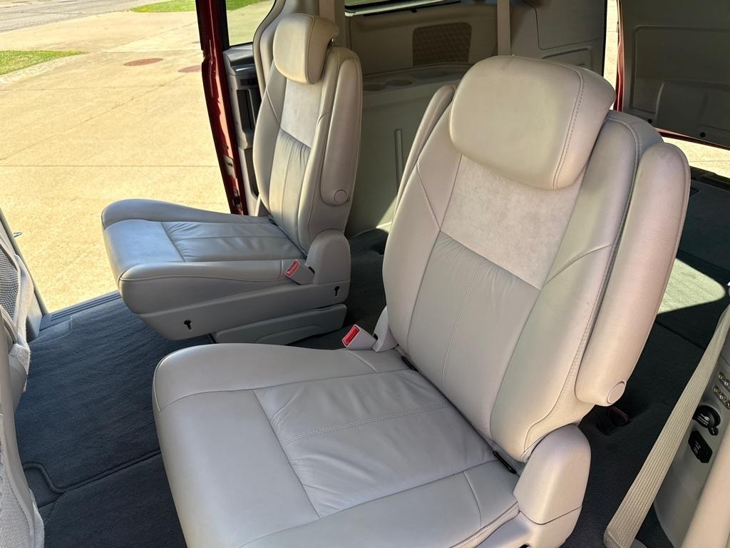 Chrysler Town & Country Limited 2010