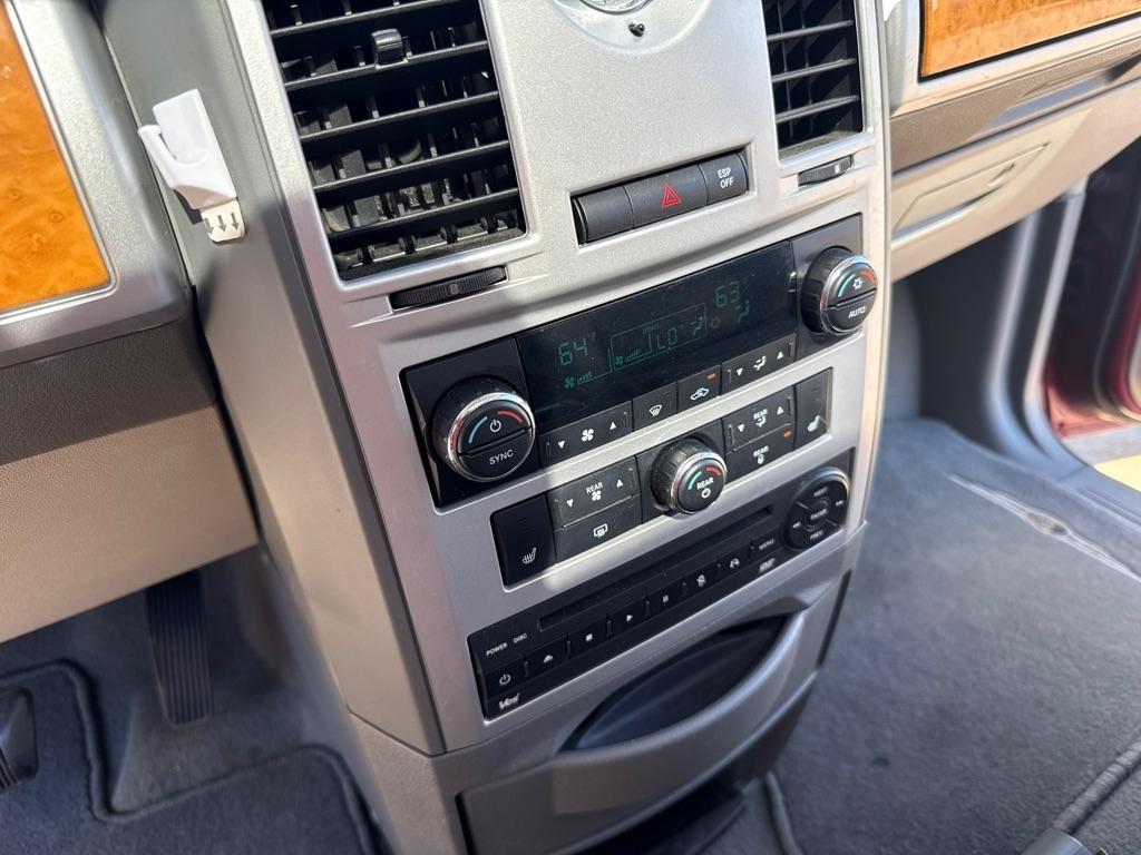 Chrysler Town & Country Limited 2010