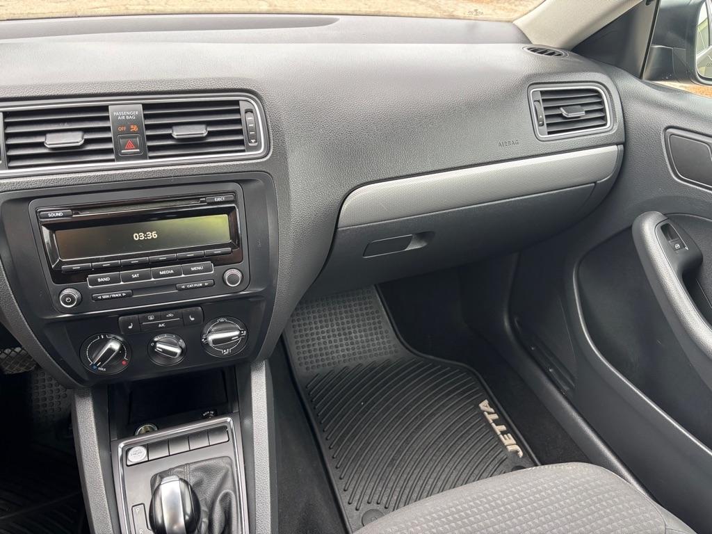 Volkswagen Jetta SE 6A 2015
