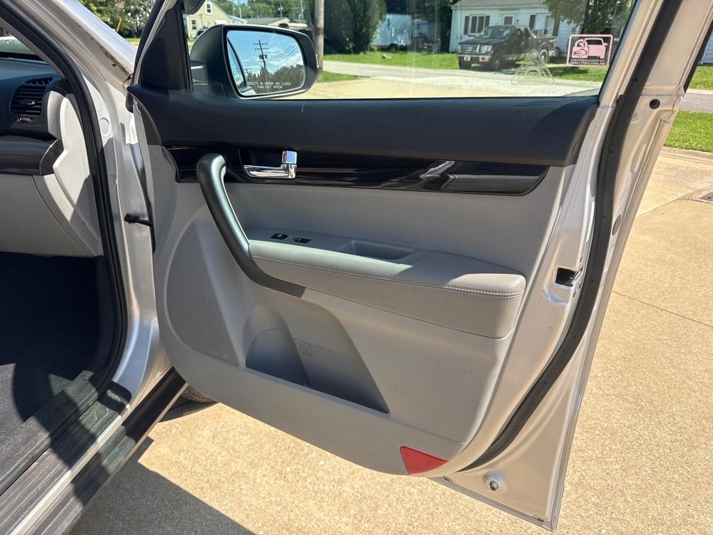 Kia Sorento LX 2WD 2011