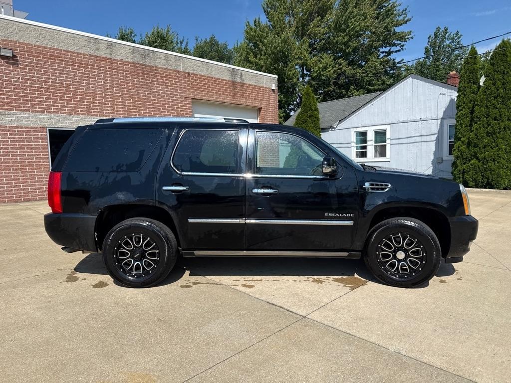 Cadillac Escalade AWD Premium 2011