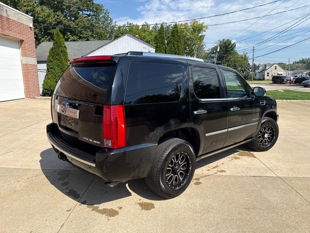 Cadillac Escalade AWD Premium 2011