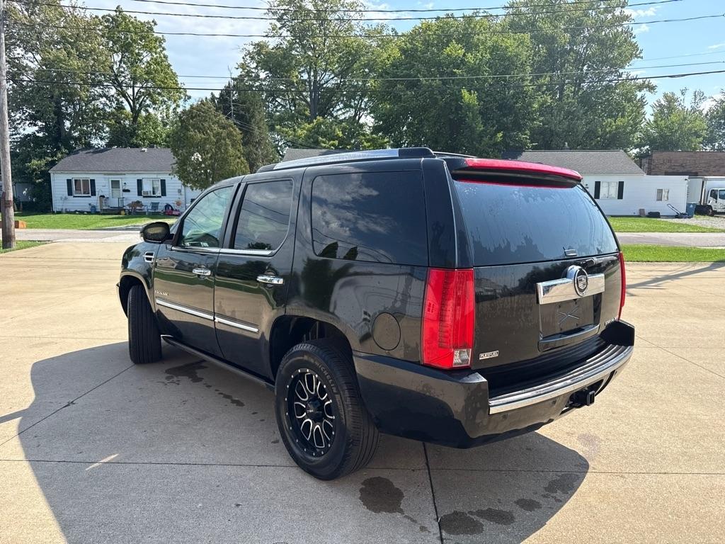 Cadillac Escalade AWD Premium 2011