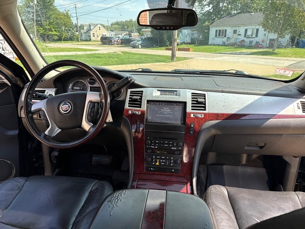 Cadillac Escalade AWD Premium 2011