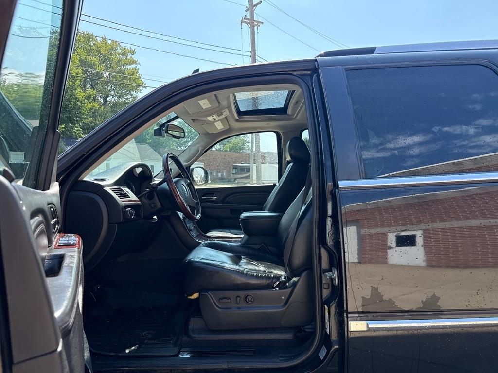 Cadillac Escalade AWD Premium 2011
