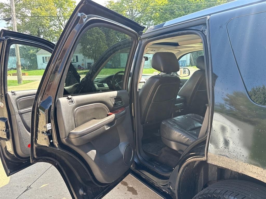 Cadillac Escalade AWD Premium 2011