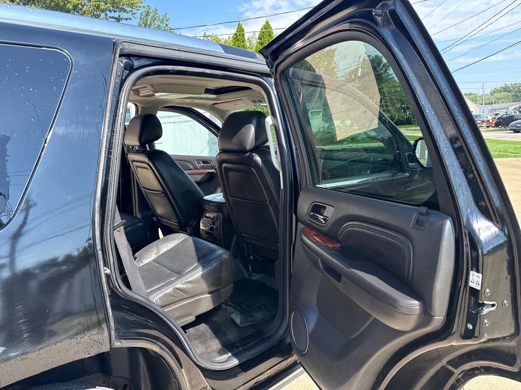 Cadillac Escalade AWD Premium 2011