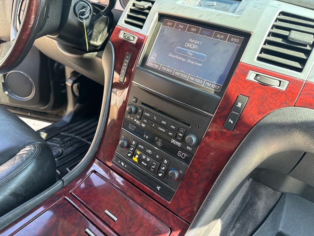 Cadillac Escalade AWD Premium 2011