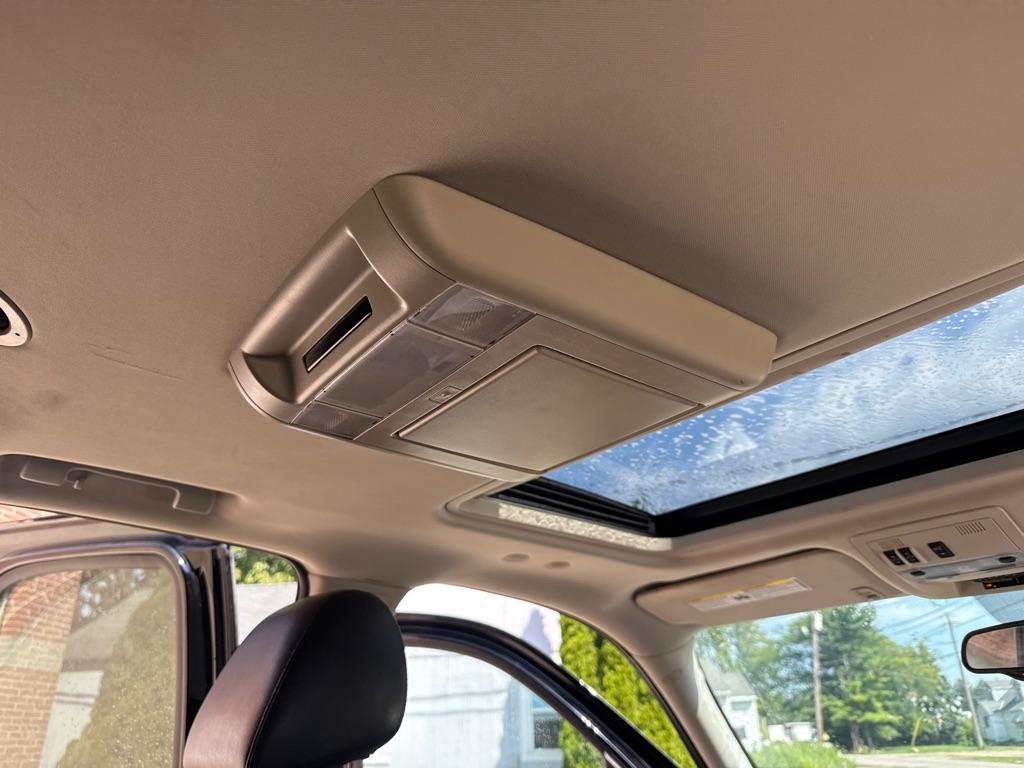 Cadillac Escalade AWD Premium 2011