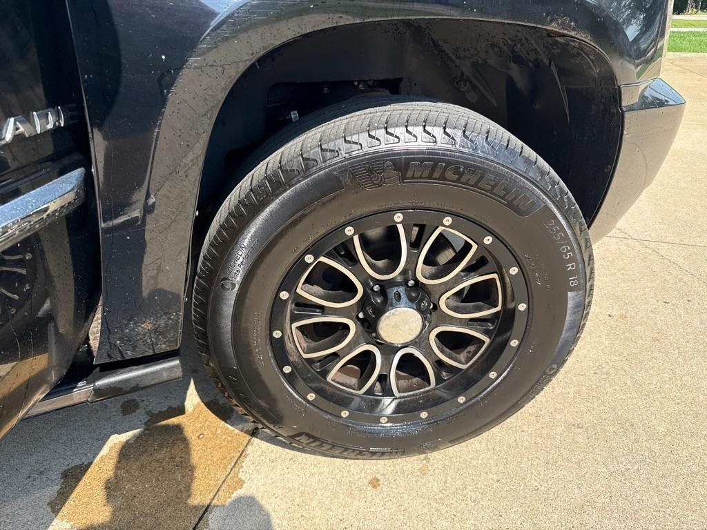 Cadillac Escalade AWD Premium 2011
